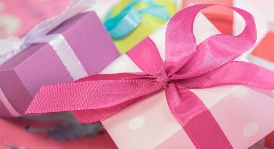 Compleanno di 18 anni e gadget per la festa quali scegliere
